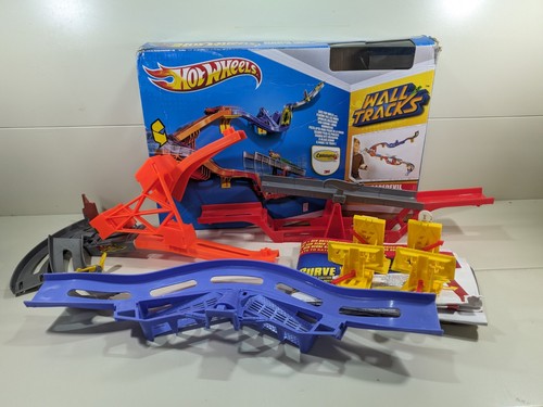 Hot wheels wall tracks - wall,